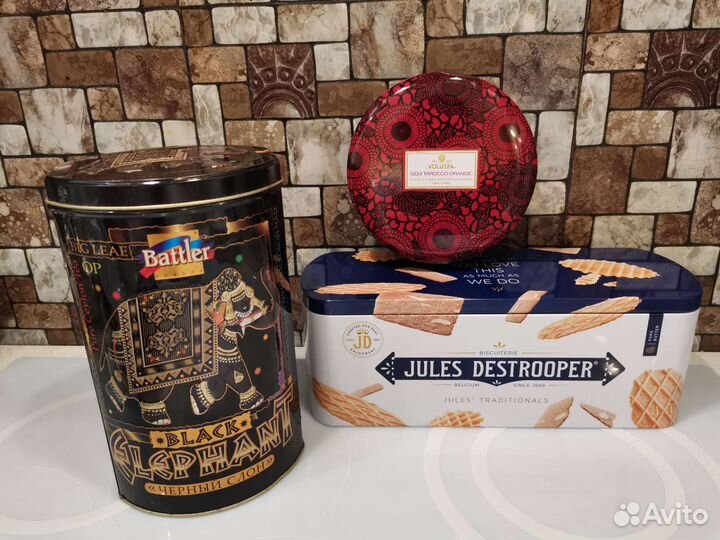 Большие и вместительные жестяные коробки