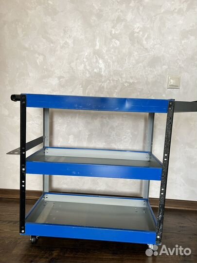 Тележка для инструмента на колесах