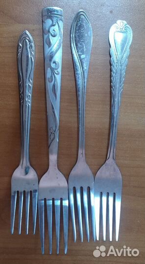 Столовые приборы вилки ложки ножи