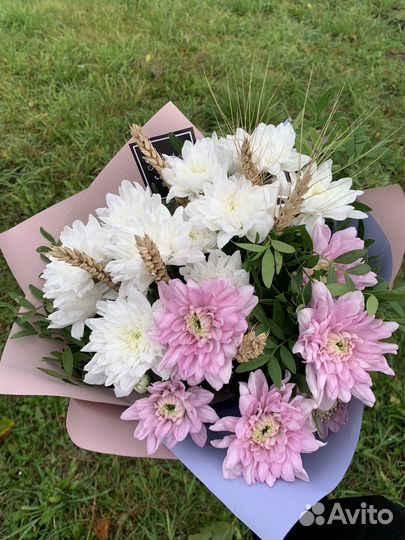 Букет из хризантем с фисташкой