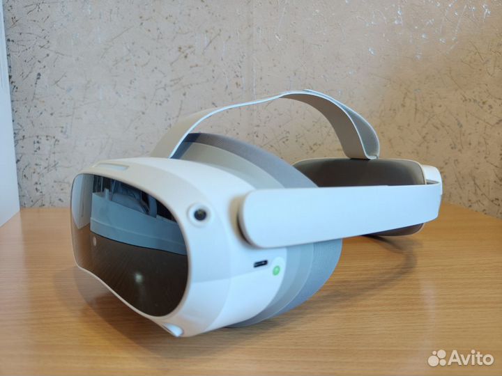 Гарнитура (шлем) виртуальной реальности Pico4 VR