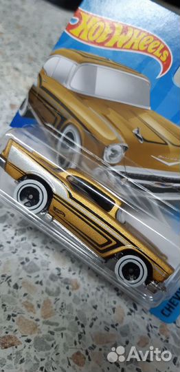 Модель Hot Wheels 57 Chevy Gold