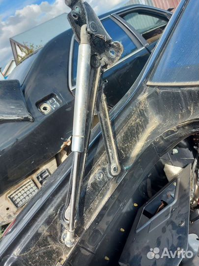 Петля крышки багажника на Volkswagen Phaeton