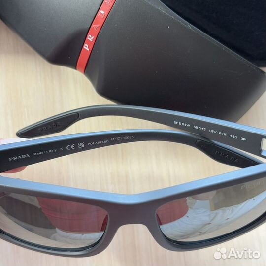 Солнцезащитные очки Prada Linea Rossa