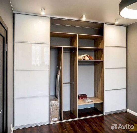 Дверный шкаф