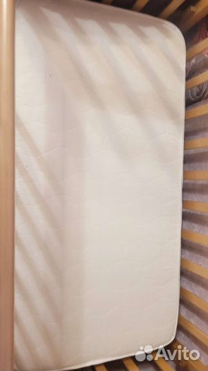 Детская кроватка с поперечным маятником и ящиком