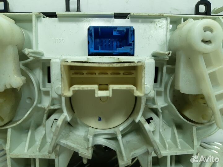 Б/У Блок управления климатической установкой Fi