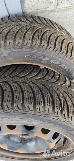 Goodyear UltraGrip 215/55 R16 93T