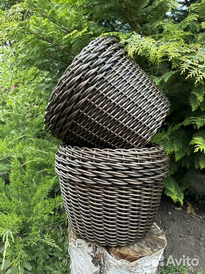 Кашпо из искусственного ротанга