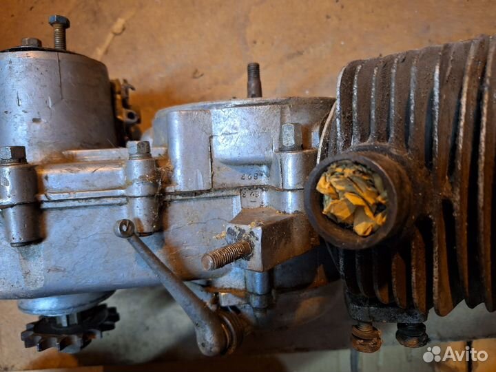 Двигатель мотороллера Вятка