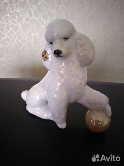 Фарфоровая статуэтка