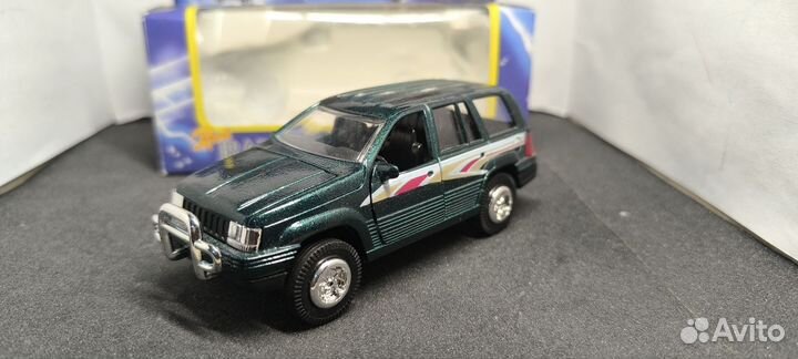 Модель Jeep Grand Cherokee 1:35