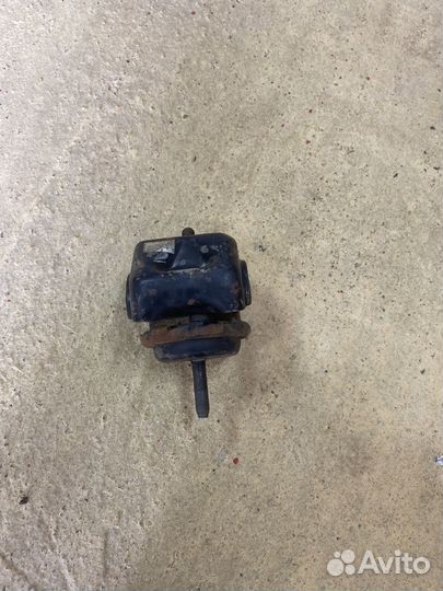 Опора двигателя toyota mark2 jzx105 4WD