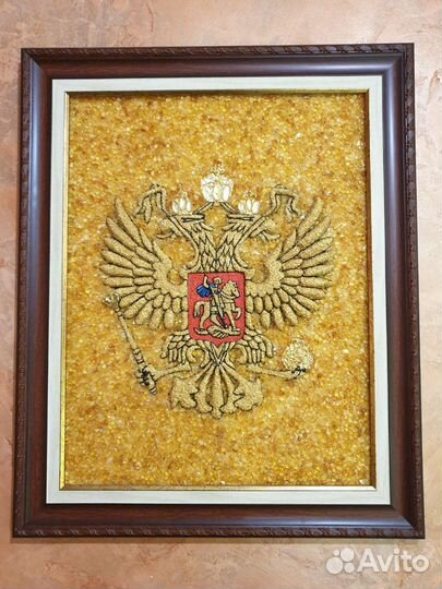 Герб РФ из янтаря