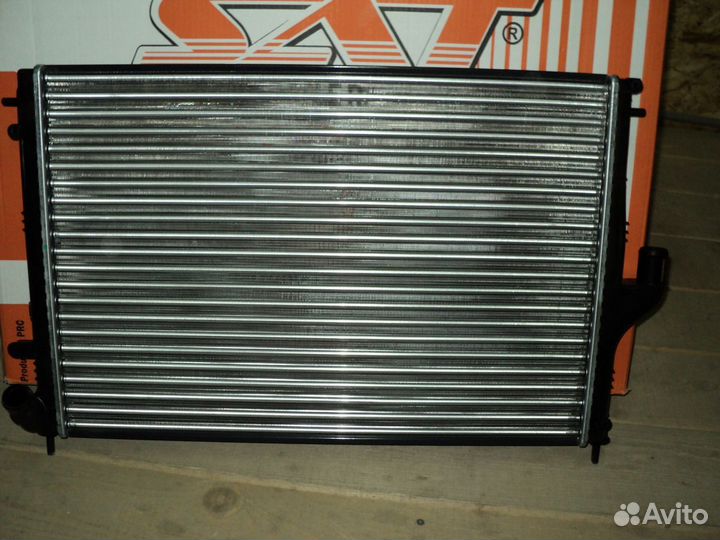 Renault Duster 2010 радиатор охлаждения