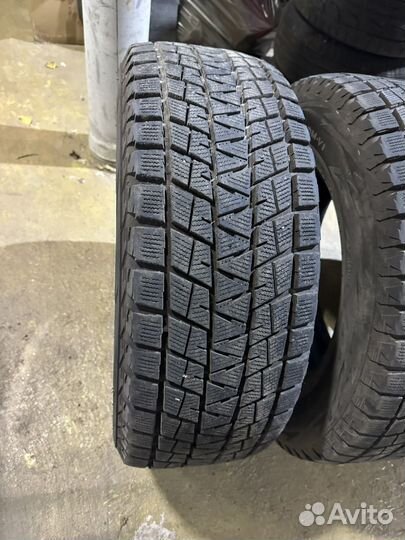 Bridgestone Blizzak DM-V1 275/8.5 R17