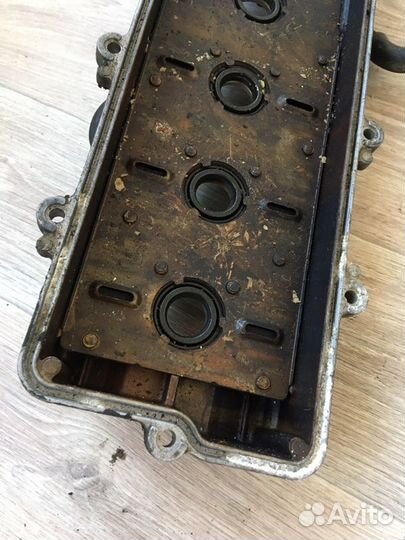 Крышка клапанная Toyota Mark 2 GX100