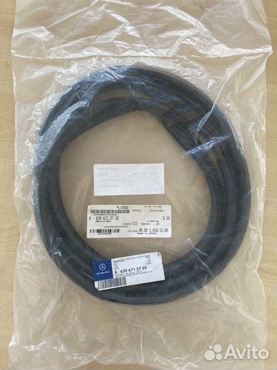 Уплотнитель бокового стекла Mercedes Vito,Viano639