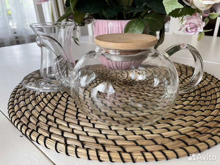 Чайные пары и чайник