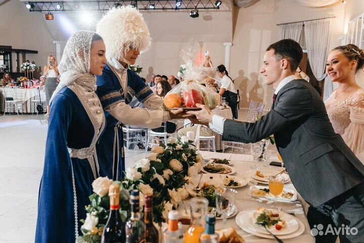 Танцевальное народное шоу на праздник