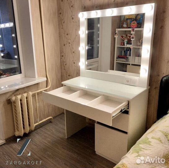 Гримерное зеркало для визажиста