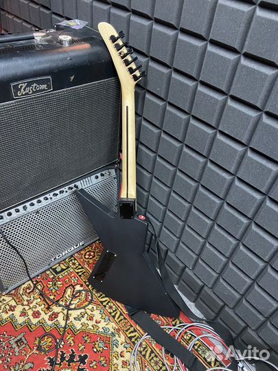 Электрогитара explorer