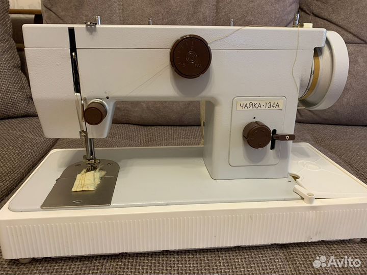Швейная машинка с ножным электроприводом