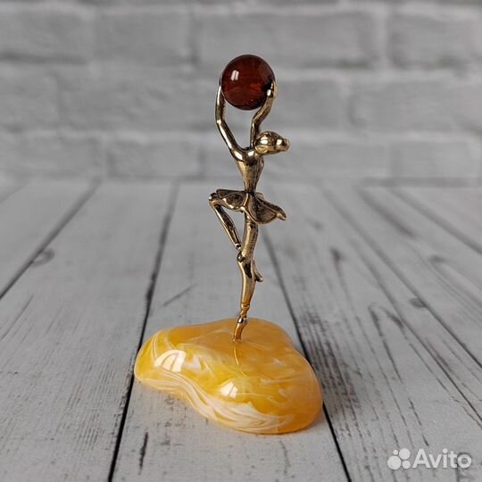 Статуэтка Балерина на янтаре, бронза