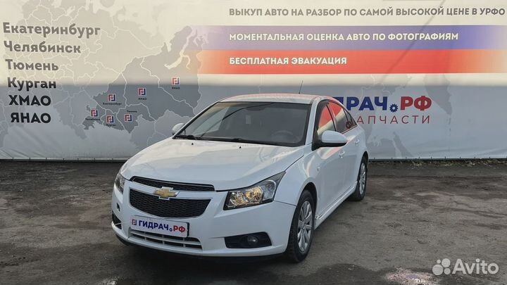 Решетка радиатора Chevrolet Cruze 96850771