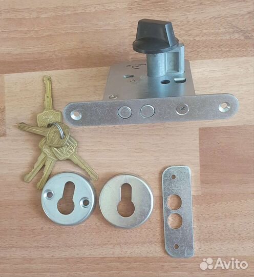 Замок дверной