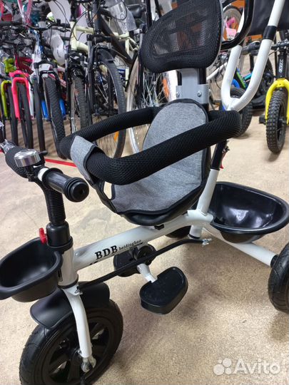 Детский трехколесный велосипед новый с ручкой