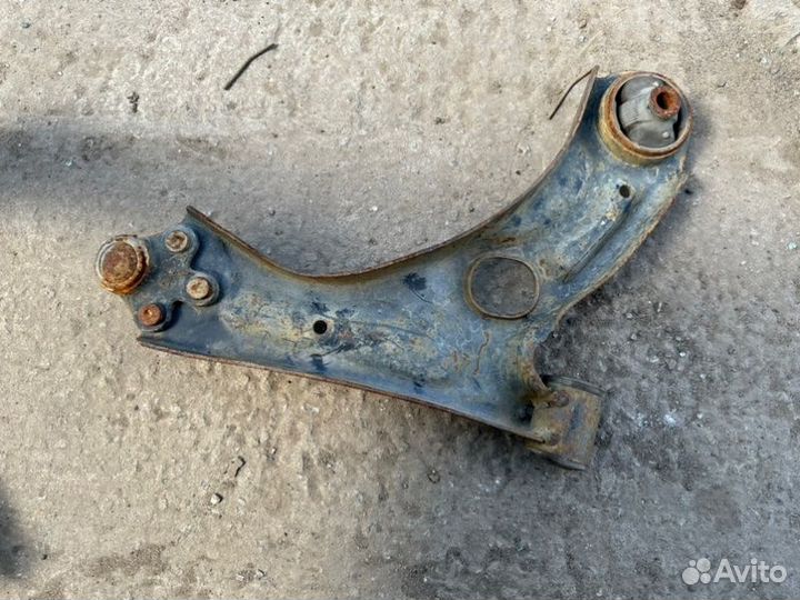 Рычаг передний левый Chevrolet Aveo T300