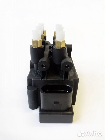 Блок клапанов пневмоподвески Audi A8 D5 4N 50 TDi