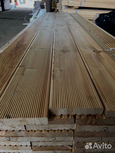 Наружные постройки с досками из лиственницы