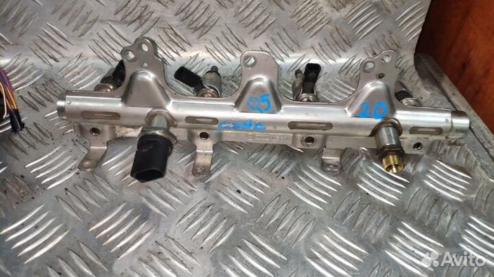 Топливная рейка (рампа) Audi Q5 2.0 tfsi cdnc