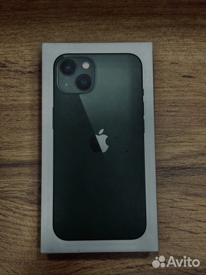 Телефон iPhone 13