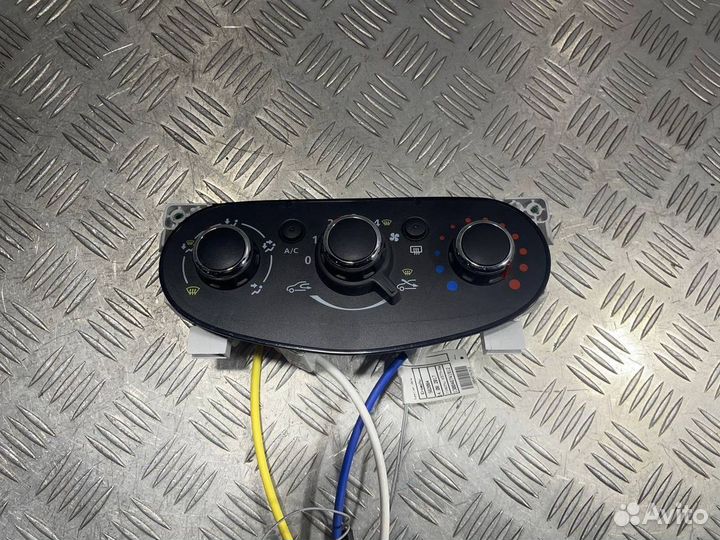 Блок управления отопителем Renault Sandero Stepway