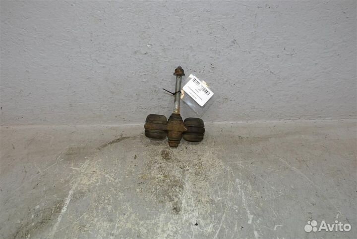 Кронштейн реактивной тяги Opel Astra J 2010