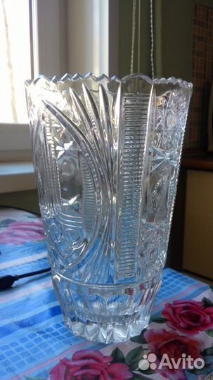 Продам хрустальную вазу с историей спорта, символи