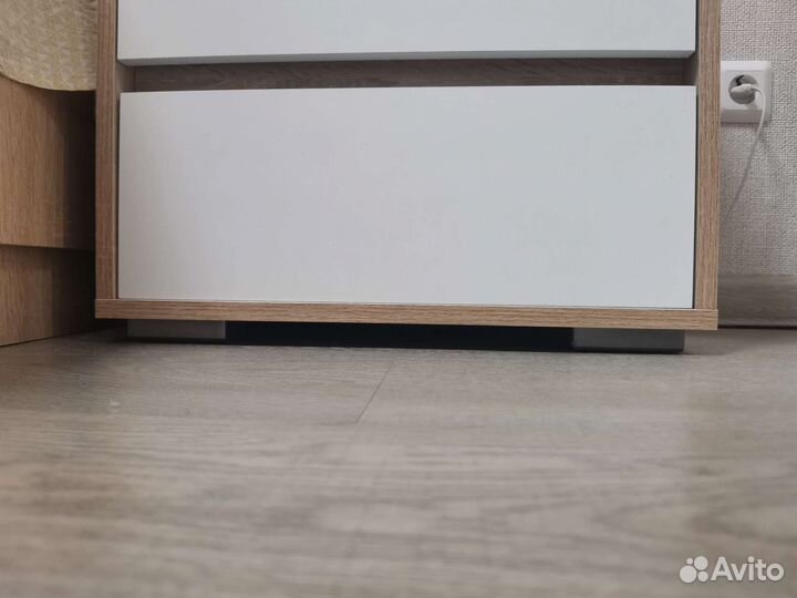 Тумба прикроватная