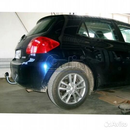 Фаркоп Toyota Auris хетчбек 2007-2013