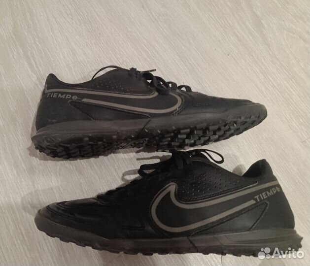 Футбольные бутсы nike