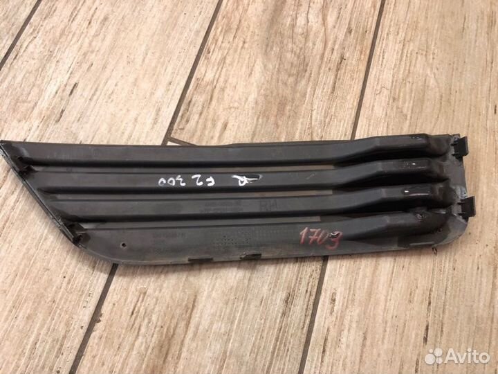 Накладка противотуманной фары передняя правая Ford