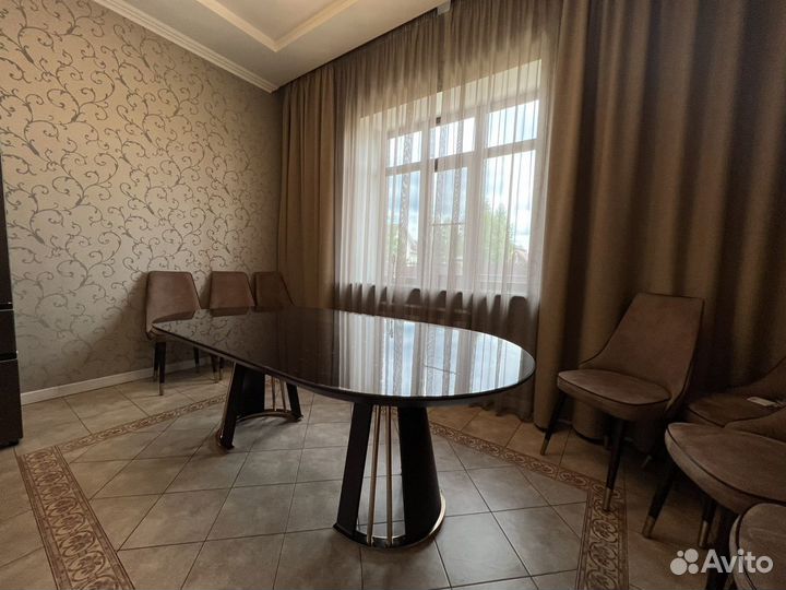 Стол обеденный