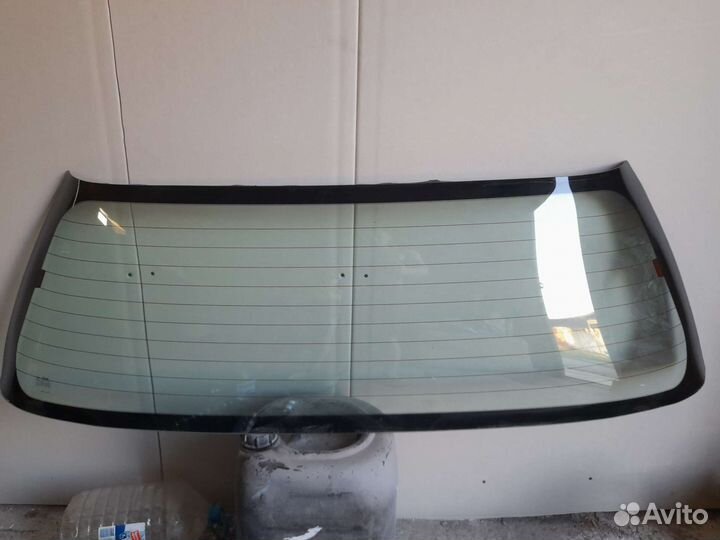 Заднее стекло крышки багажника Honda Odyssey