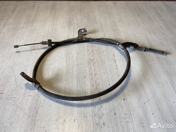 Трос стояночного тормоза левый Kia Rio 3