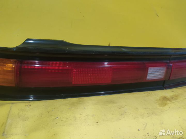 Фонарь задний левый toyota mark 2 X10 1996-2000
