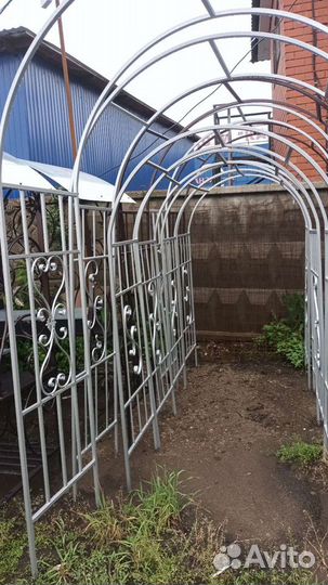 Арка садовая кованая