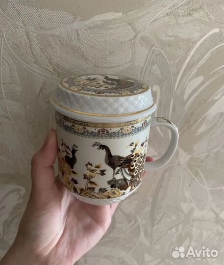Кружка фарфоровая с крышкой Павлин