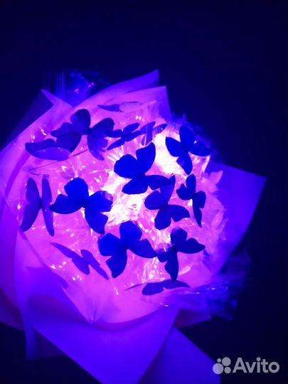 Светящийся букет из бабочек